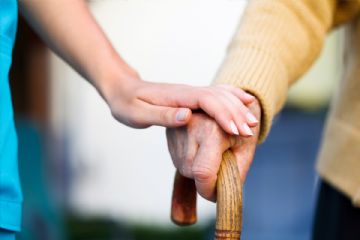 Avviso pubblico per l’assegnazione di contributi economici straordinari per le spese sostenute per assistenti familiari nell’anno 2024
