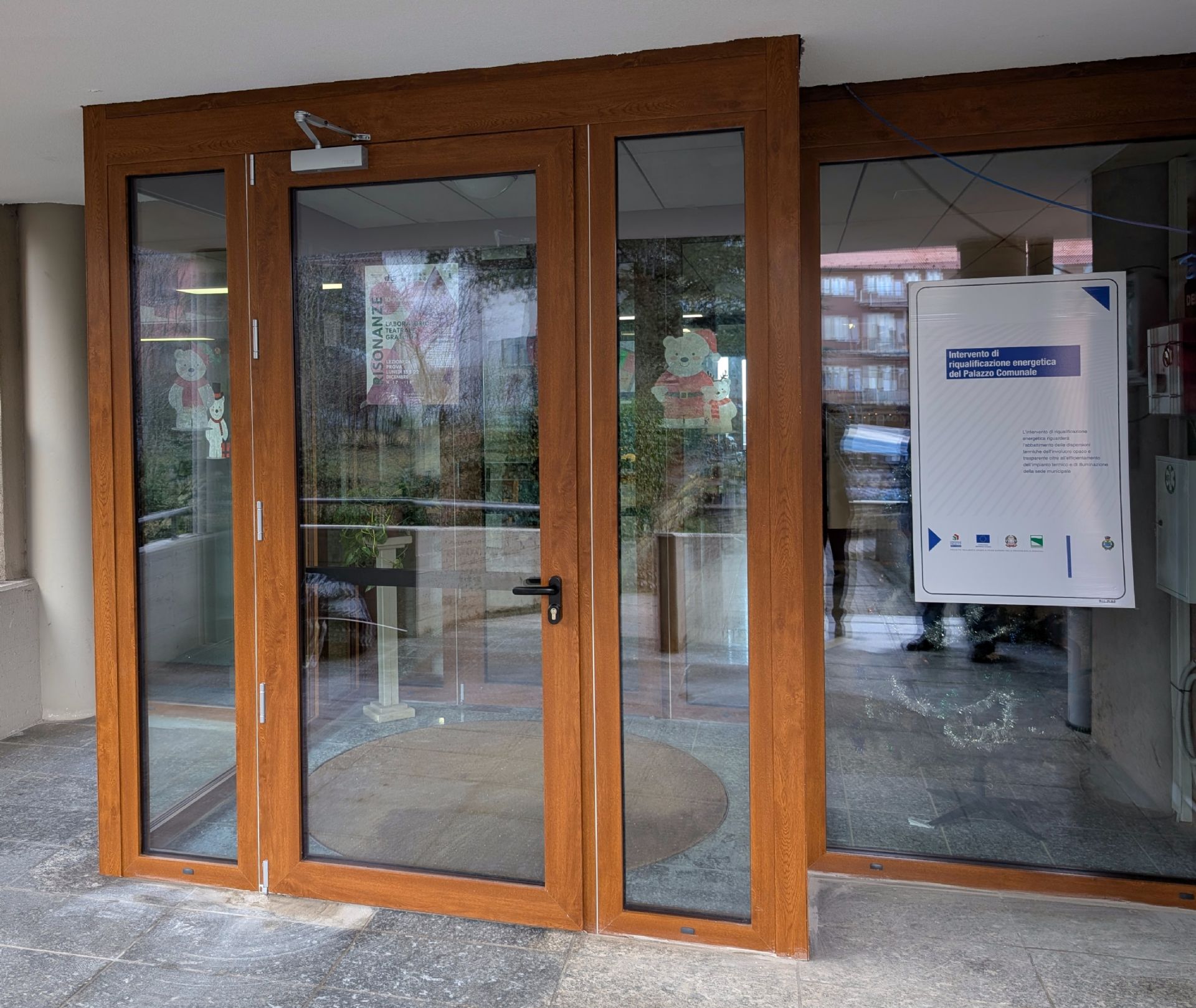 Porta Principale dell'Edificio Comunale